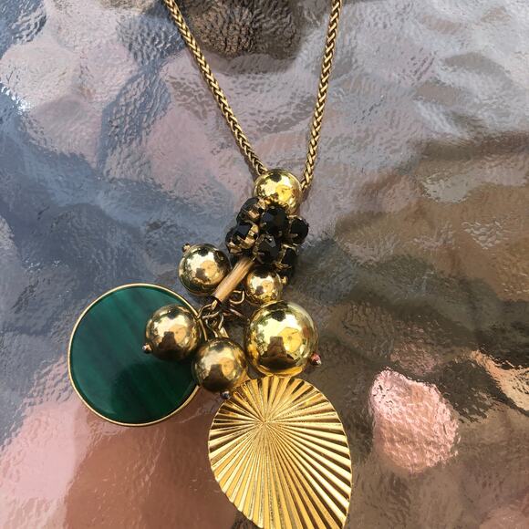 Ann Taylor EUC Vintage Women's Gold Tone Multi Pendant Statement Necklace - Picture 2 of 4